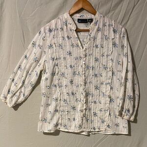 (r)elasticity White Button-Front Floral Pintuck Shirt